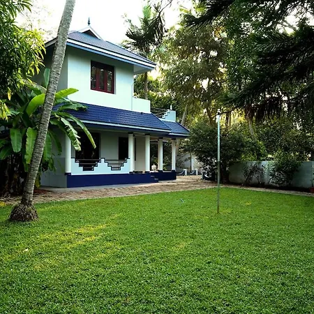 Sarovaram -Beautiful Riverfront Villa Kochi-3